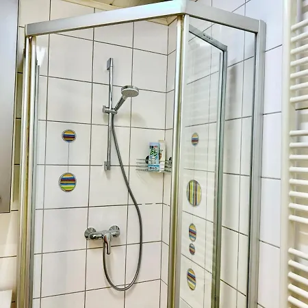Stylish Near Airport דירה *