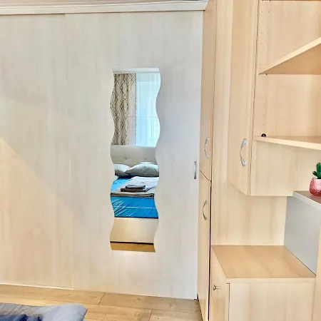 Stylish Near Airport שווכאט