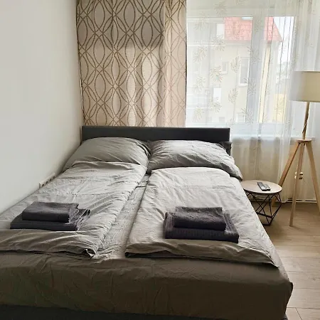 Stylish Near Airport דירה