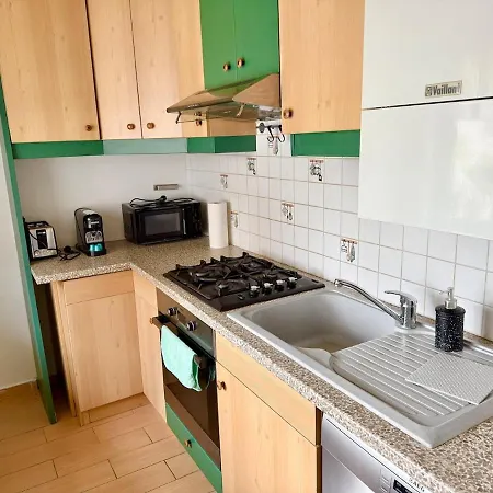 Stylish Near Airport דירה