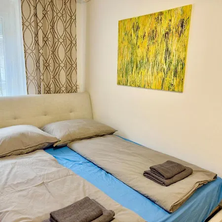 Stylish Near Airport דירה